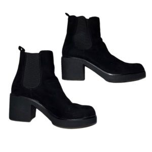 Ankle boots, worn alittle bit but right now I’m looking into different styles.